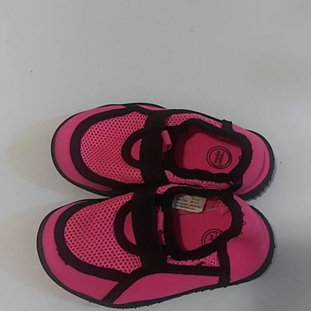 Wonder Nation girls Water Shoes Size 5